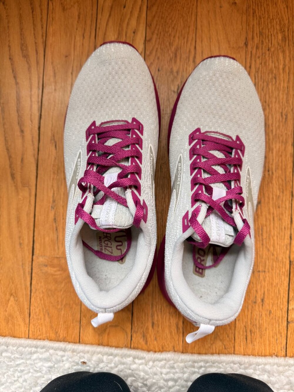 Brooks Levitate 5 in Gray/Purple size 7